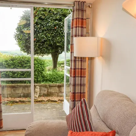 The Garden * ウィットビー